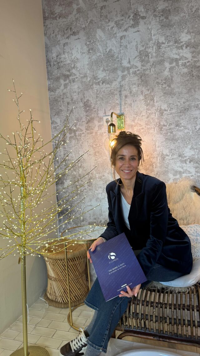 ✨Prepara tu piel para estas 🎊 
Descubre nuestro facial iS CLINICAL combinado con el Método Medestec rejuvenece tu rostro produciendo el efecto de un lifting generado por la oxigenación de la piel y la eliminación de bolsas y ojeras de una forma no invasiva. Reduce además la flacidez, las arrugas y las cicatrices al combinarlo con los potentes productos de iS CLINICAL su efecto se multiplica obteniendo resultados visibles desde la primera sesión ✨💙

❗️Reserva tu cita
📱608 580 263
👩🏻‍💻www.elsalonbyaurainstitut.com
🌍C/Rossellò 180, 08008, BCN

#isclinical #skincare #diatermia #medestec #belleza #lifting