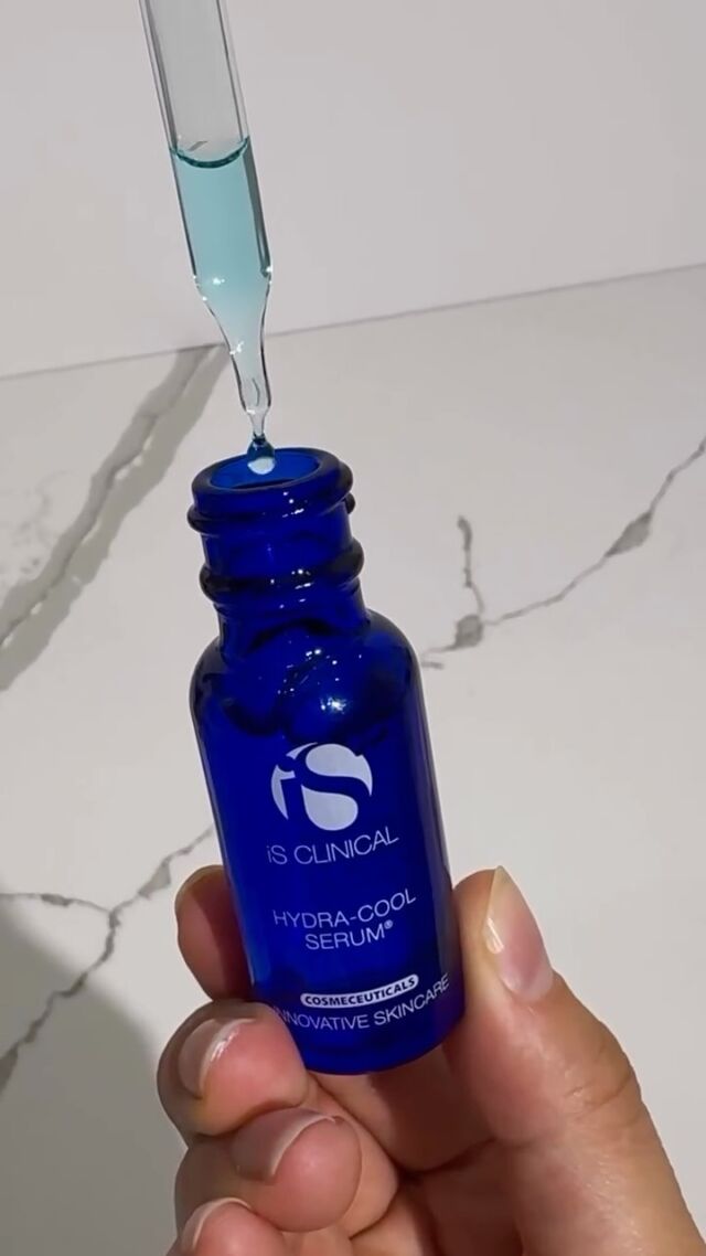 Pure Clarity
· Minimiza la aparición de imperfecciones, brotes de acné, poros dilatados y piel congestionada, logrando un cutis más sano, luminoso e hidratado 💆🏻‍♀️💙✨

LA COLECCIÓN CONTIENE

✨ CLEANSING COMPLEX 180 mL ℮ 6 fl. oz.
✨ ACTIVE SERUM 15 mL ℮ 0.5 fl. oz.
✨ HYDRA-COOL SERUM 15 mL ℮ 0.5 fl. oz.
✨ ECLIPSE SPF 50+ 100 g ℮ 3.5 oz.

Encuentralo en WEB y @elsalonbyaurainstitut 
👩🏻‍💻www.elsalonbyaurainstitut.com
📱608 580 263
🌍www.elsalonbyaurainstitut.com

#pureclarity #isclinical #skin #barcelona #piel #belleza #acne #luminosidad #hidratacion